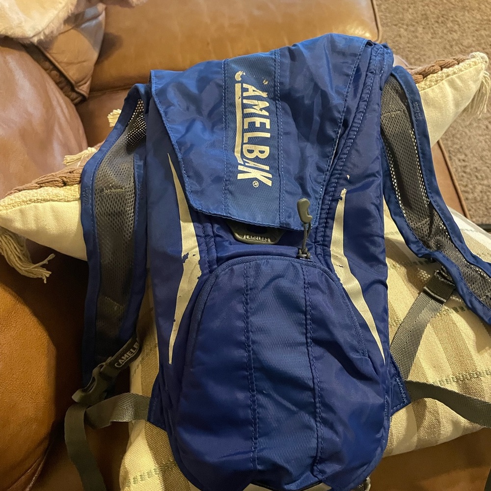 Camelbak classic hydration Backpack Blue 2 liter Bladder Pocket Camelback Water